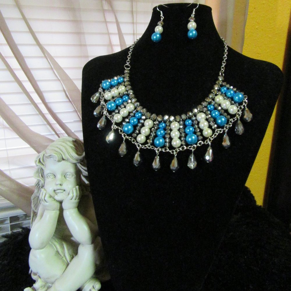 Royal Tear Style Necklace and Earrings